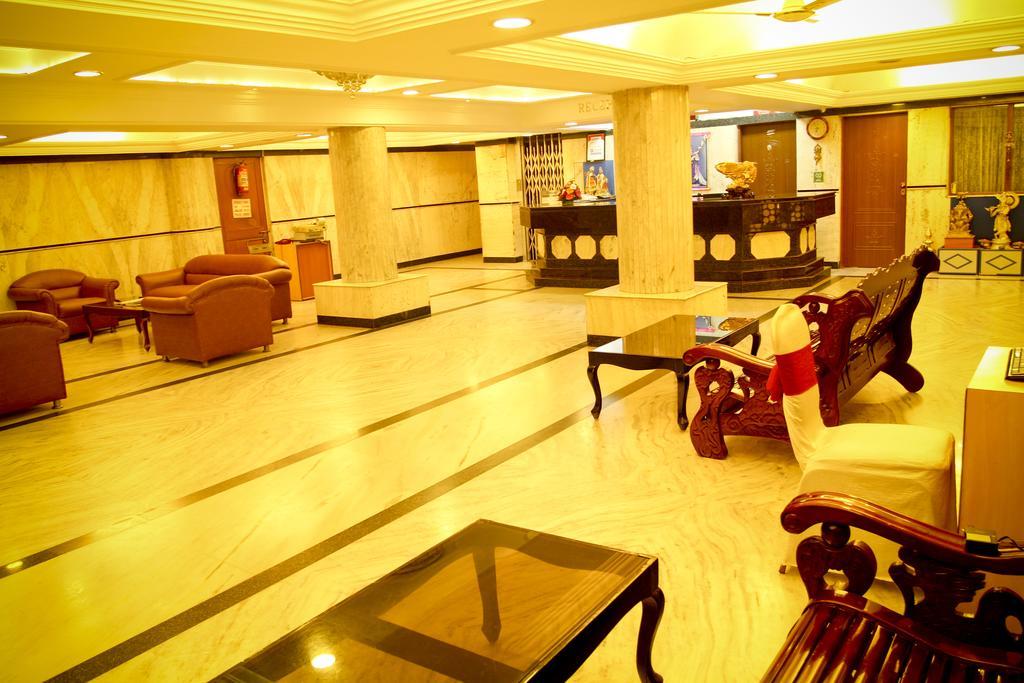 ホテルYasodha Towers Hosūr エクステリア 写真