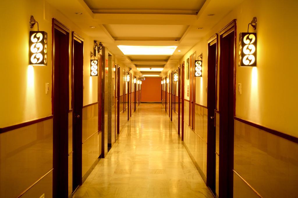ホテルYasodha Towers Hosūr エクステリア 写真