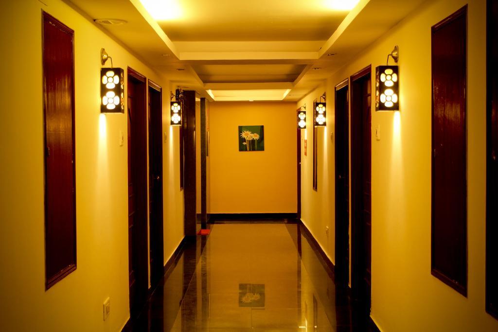 ホテルYasodha Towers Hosūr エクステリア 写真