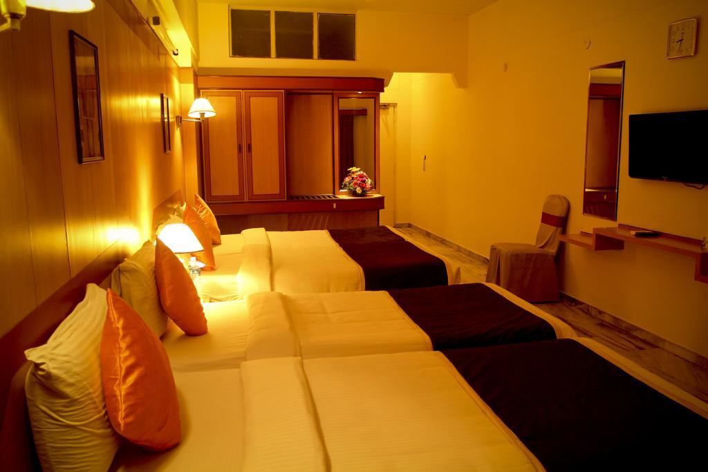 ホテルYasodha Towers Hosūr エクステリア 写真